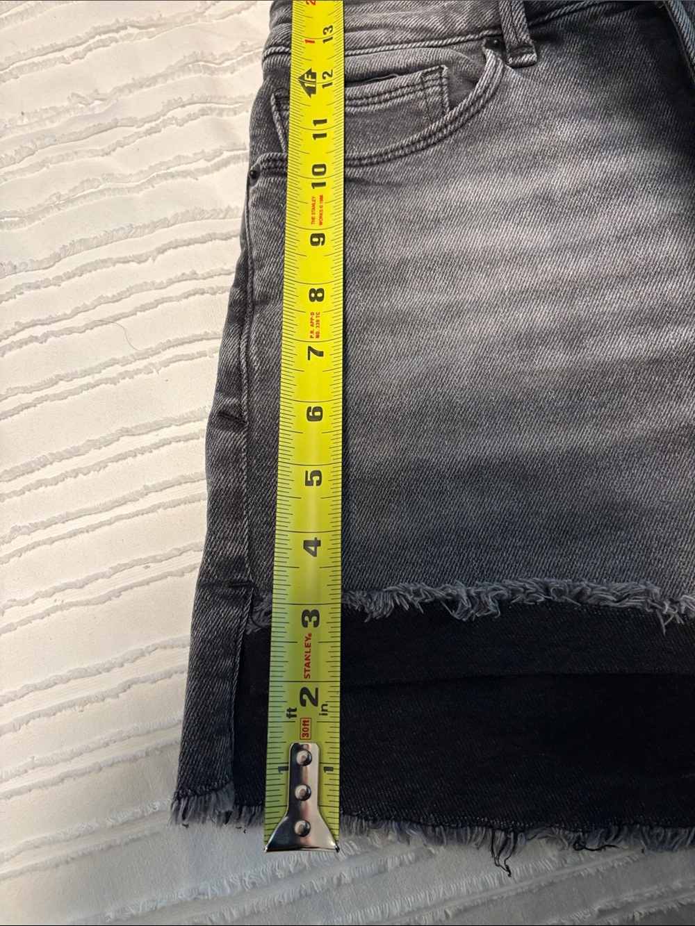 Good American Good Curve Women’s Distressed Grey Denim Shorts - Picture 5 of 8